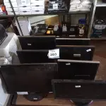 LOTE 283 - 07 MONITORES DIVERSOS. (NO ESTADO) ATENÇÃO! FAZER A VISITAÇÃO ANTES DE ARREMATAR, NÃO SABEMOS SE FUNCIONA. LEILÃO NÃO TEM GARANTIA E NEM DEVOLUÇÃO, SUJEITO A POSSÍVEIS AVARIAS VISÍVEIS/OCULTAS E/OU AUSÊNCIA DE COMPONENTES.
