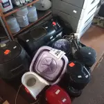LOTE 286 - 01 MÁQUINA DE PÃO, 01 AIR FRYER, E CAFETEIRAS COM AVARIAS.  (NO ESTADO) ATENÇÃO! FAZER A VISITAÇÃO ANTES DE ARREMATAR, NÃO SABEMOS SE FUNCIONA. LEILÃO NÃO TEM GARANTIA E NEM DEVOLUÇÃO, SUJEITO A POSSÍVEIS AVARIAS VISÍVEIS/OCULTAS E/OU AUSÊNCIA DE COMPONENTES.