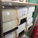 LOTE 330 - 01 LOTE COM DISPENSES DE PAPAL. (NO ESTADO) ATENÇÃO! FAZER A VISITAÇÃO ANTES DE ARREMATAR, NÃO SABEMOS SE FUNCIONA. LEILÃO NÃO TEM GARANTIA E NEM DEVOLUÇÃO, SUJEITO A POSSÍVEIS AVARIAS VISÍVEIS/OCULTAS E/OU AUSÊNCIA DE COMPONENTES.