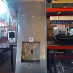 LOTE 475 - 01 PIA EM INOX INDUSTRIAL C/01 CUBA 230X0,60. (NO ESTADO) ATENÇÃO! FAZER A VISITAÇÃO ANTES DE ARREMATAR, NÃO SABEMOS SE FUNCIONA. LEILÃO NÃO TEM GARANTIA E NEM DEVOLUÇÃO, SUJEITO A POSSÍVEIS AVARIAS VISÍVEIS/OCULTAS E/OU AUSÊNCIA DE COMPONENTES.