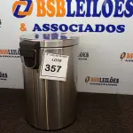 LOTE 357 - 01 LIXEIRA EM INOX COM PEDAL CAPACIDADE 12L. (NOVA). (NO ESTADO) ATENÇÃO! FAZER A VISITAÇÃO ANTES DE ARREMATAR, NÃO SABEMOS SE FUNCIONA. LEILÃO NÃO TEM GARANTIA E NEM DEVOLUÇÃO, SUJEITO A POSSÍVEIS AVARIAS VISÍVEIS/OCULTAS E/OU AUSÊNCIA DE COMPONENTES.