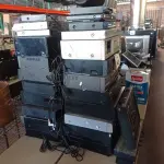 LOTE 403 - 01 LOTE C/DIVERSOS APARELHOS DE SOM, DVD´S, TOCA CD´S, VIDEOCASSETES E ELETRÔNICOS DIVERSOS. (NO ESTADO) ATENÇÃO! FAZER A VISITAÇÃO ANTES DE ARREMATAR, NÃO SABEMOS SE FUNCIONA. LEILÃO NÃO TEM GARANTIA E NEM DEVOLUÇÃO, SUJEITO A POSSÍVEIS AVARIAS VISÍVEIS/OCULTAS E/OU AUSÊNCIA DE COMPONENTES.