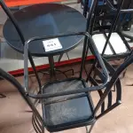 LOTE 431 - 01 MESA BISTRÔ REDONDA COM 4 BANQUETAS ALTA. (NO ESTADO) ATENÇÃO! FAZER A VISITAÇÃO ANTES DE ARREMATAR, NÃO SABEMOS SE FUNCIONA. LEILÃO NÃO TEM GARANTIA E NEM DEVOLUÇÃO, SUJEITO A POSSÍVEIS AVARIAS VISÍVEIS/OCULTAS E/OU AUSÊNCIA DE COMPONENTES.