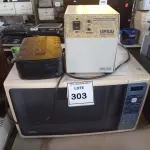 LOTE 303 - 01 MICRO-ONDAS S/ PRATO, 01 TRANSFORMADOR E 01 NOBREAK. (NO ESTADO) ATENÇÃO! FAZER A VISITAÇÃO ANTES DE ARREMATAR, NÃO SABEMOS SE FUNCIONA. LEILÃO NÃO TEM GARANTIA E NEM DEVOLUÇÃO, SUJEITO A POSSÍVEIS AVARIAS VISÍVEIS/OCULTAS E/OU AUSÊNCIA DE COMPONENTES.