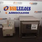 LOTE 316 - 01 MONITOR PARA CÂMERAS E 01 APARELHO DE LABORATÓRIO.  (NO ESTADO) ATENÇÃO! FAZER A VISITAÇÃO ANTES DE ARREMATAR, NÃO SABEMOS SE FUNCIONA. LEILÃO NÃO TEM GARANTIA E NEM DEVOLUÇÃO, SUJEITO A POSSÍVEIS AVARIAS VISÍVEIS/OCULTAS E/OU AUSÊNCIA DE COMPONENTES.