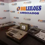 LOTE 421 - 01 LOTE C/VÁRIOS TOCA-FITAS MARCAS E MODELOS DIVERSOS. (NO ESTADO) ATENÇÃO! FAZER A VISITAÇÃO ANTES DE ARREMATAR, NÃO SABEMOS SE FUNCIONA. LEILÃO NÃO TEM GARANTIA E NEM DEVOLUÇÃO, SUJEITO A POSSÍVEIS AVARIAS VISÍVEIS/OCULTAS E/OU AUSÊNCIA DE COMPONENTES.