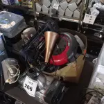 LOTE 266 - 01 LOTE VÁRIOS LEITORES DE CÓDIGOS DE BARRA, LUMINÁRIAS E MATERIAIS DIVERSOS. (NO ESTADO) ATENÇÃO! FAZER A VISITAÇÃO ANTES DE ARREMATAR, NÃO SABEMOS SE FUNCIONA. LEILÃO NÃO TEM GARANTIA E NEM DEVOLUÇÃO, SUJEITO A POSSÍVEIS AVARIAS VISÍVEIS/OCULTAS E/OU AUSÊNCIA DE COMPONENTES.