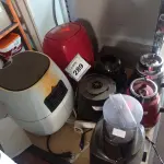LOTE 289 - 04 BASES DE LIQUIDIFICADORES E 02 AIR FRYER. (NO ESTADO) ATENÇÃO! FAZER A VISITAÇÃO ANTES DE ARREMATAR, NÃO SABEMOS SE FUNCIONA. LEILÃO NÃO TEM GARANTIA E NEM DEVOLUÇÃO, SUJEITO A POSSÍVEIS AVARIAS VISÍVEIS/OCULTAS E/OU AUSÊNCIA DE COMPONENTES.