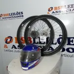 LOTE 331 - 02 RODAS DE BICICLETA COM DISCO DE FREIO E 01 CAPACETE PARA MOTO. (NO ESTADO) ATENÇÃO! FAZER A VISITAÇÃO ANTES DE ARREMATAR, NÃO SABEMOS SE FUNCIONA. LEILÃO NÃO TEM GARANTIA E NEM DEVOLUÇÃO, SUJEITO A POSSÍVEIS AVARIAS VISÍVEIS/OCULTAS E/OU AUSÊNCIA DE COMPONENTES.