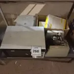 LOTE 268 - 01 MICRO-ONDAS, 01 SELADORA E APARELHOS DE ALARME. (NO ESTADO) ATENÇÃO! FAZER A VISITAÇÃO ANTES DE ARREMATAR, NÃO SABEMOS SE FUNCIONA. LEILÃO NÃO TEM GARANTIA E NEM DEVOLUÇÃO, SUJEITO A POSSÍVEIS AVARIAS VISÍVEIS/OCULTAS E/OU AUSÊNCIA DE COMPONENTES.
