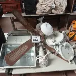 LOTE 344 - 01 LOTE COM VENTILADORES DE TETO E LUMINÁRIAS. (NO ESTADO) ATENÇÃO! FAZER A VISITAÇÃO ANTES DE ARREMATAR, NÃO SABEMOS SE FUNCIONA. LEILÃO NÃO TEM GARANTIA E NEM DEVOLUÇÃO, SUJEITO A POSSÍVEIS AVARIAS VISÍVEIS/OCULTAS E/OU AUSÊNCIA DE COMPONENTES.