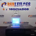 LOTE 033 - 01 PROJETOR EPSON. (NO ESTADO) ATENÇÃO! FAZER A VISITAÇÃO ANTES DE ARREMATAR, NÃO SABEMOS SE FUNCIONA. LEILÃO NÃO TEM GARANTIA E NEM DEVOLUÇÃO, SUJEITO A POSSÍVEIS AVARIAS VISÍVEIS/OCULTAS E/OU AUSÊNCIA DE COMPONENTES.