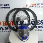 LOTE 331 - 02 RODAS DE BICICLETA COM DISCO DE FREIO E 01 CAPACETE PARA MOTO. (NO ESTADO) ATENÇÃO! FAZER A VISITAÇÃO ANTES DE ARREMATAR, NÃO SABEMOS SE FUNCIONA. LEILÃO NÃO TEM GARANTIA E NEM DEVOLUÇÃO, SUJEITO A POSSÍVEIS AVARIAS VISÍVEIS/OCULTAS E/OU AUSÊNCIA DE COMPONENTES.
