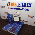 LOTE 364 - 05 REFLETORES DE LED AMBIENTE EXTERNO 100W CADA. (NOVO). (NO ESTADO) ATENÇÃO! FAZER A VISITAÇÃO ANTES DE ARREMATAR, NÃO SABEMOS SE FUNCIONA. LEILÃO NÃO TEM GARANTIA E NEM DEVOLUÇÃO, SUJEITO A POSSÍVEIS AVARIAS VISÍVEIS/OCULTAS E/OU AUSÊNCIA DE COMPONENTES.