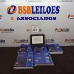LOTE 337 - 05 REFLETORES DE LED AMBIENTE EXTERNO 100W CADA. (NOVO). (NO ESTADO) ATENÇÃO! FAZER A VISITAÇÃO ANTES DE ARREMATAR, NÃO SABEMOS SE FUNCIONA. LEILÃO NÃO TEM GARANTIA E NEM DEVOLUÇÃO, SUJEITO A POSSÍVEIS AVARIAS VISÍVEIS/OCULTAS E/OU AUSÊNCIA DE COMPONENTES.