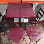 LOTE 432 - 01 MESA BISTRÔ QUADRADA COM 4 BANQUETAS ALTA. (NO ESTADO) ATENÇÃO! FAZER A VISITAÇÃO ANTES DE ARREMATAR, NÃO SABEMOS SE FUNCIONA. LEILÃO NÃO TEM GARANTIA E NEM DEVOLUÇÃO, SUJEITO A POSSÍVEIS AVARIAS VISÍVEIS/OCULTAS E/OU AUSÊNCIA DE COMPONENTES.