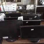 LOTE 283 - 07 MONITORES DIVERSOS. (NO ESTADO) ATENÇÃO! FAZER A VISITAÇÃO ANTES DE ARREMATAR, NÃO SABEMOS SE FUNCIONA. LEILÃO NÃO TEM GARANTIA E NEM DEVOLUÇÃO, SUJEITO A POSSÍVEIS AVARIAS VISÍVEIS/OCULTAS E/OU AUSÊNCIA DE COMPONENTES.