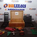 LOTE 284 - 01 LOTE COM MALETAS E FERRAMENTAS DIVERSAS. (NO ESTADO) ATENÇÃO! FAZER A VISITAÇÃO ANTES DE ARREMATAR, NÃO SABEMOS SE FUNCIONA. LEILÃO NÃO TEM GARANTIA E NEM DEVOLUÇÃO, SUJEITO A POSSÍVEIS AVARIAS VISÍVEIS/OCULTAS E/OU AUSÊNCIA DE COMPONENTES.