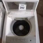 LOTE 292 - 01 MÁQUINA DE LAVAR ROUPAS BRASTEMP 5K. (NO ESTADO) ATENÇÃO! FAZER A VISITAÇÃO ANTES DE ARREMATAR, NÃO SABEMOS SE FUNCIONA. LEILÃO NÃO TEM GARANTIA E NEM DEVOLUÇÃO, SUJEITO A POSSÍVEIS AVARIAS VISÍVEIS/OCULTAS E/OU AUSÊNCIA DE COMPONENTES.
