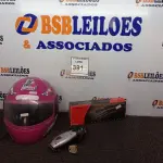 LOTE 391 - 01 CHAPINHA, 01 MÁQUINA PARA CORTAR CABELO E 01 CAPACETE FEMININO PARA MOTO. (NO ESTADO) ATENÇÃO! FAZER A VISITAÇÃO ANTES DE ARREMATAR, NÃO SABEMOS SE FUNCIONA. LEILÃO NÃO TEM GARANTIA E NEM DEVOLUÇÃO, SUJEITO A POSSÍVEIS AVARIAS VISÍVEIS/OCULTAS E/OU AUSÊNCIA DE COMPONENTES.