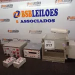 LOTE 317 - 01 APARELHO DE LABORATÓRIO E 01 FREQUENCÍMETRO DIGITAL.   (NO ESTADO) ATENÇÃO! FAZER A VISITAÇÃO ANTES DE ARREMATAR, NÃO SABEMOS SE FUNCIONA. LEILÃO NÃO TEM GARANTIA E NEM DEVOLUÇÃO, SUJEITO A POSSÍVEIS AVARIAS VISÍVEIS/OCULTAS E/OU AUSÊNCIA DE COMPONENTES.