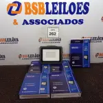 LOTE 262 - 05 REFLETORES LED PARA AMBIENTES EXTERNOS 100W.(NOVO) (NO ESTADO) ATENÇÃO! FAZER A VISITAÇÃO ANTES DE ARREMATAR, NÃO SABEMOS SE FUNCIONA. LEILÃO NÃO TEM GARANTIA E NEM DEVOLUÇÃO, SUJEITO A POSSÍVEIS AVARIAS VISÍVEIS/OCULTAS E/OU AUSÊNCIA DE COMPONENTES.
