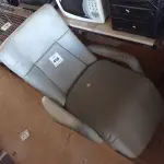 LOTE 458 - 01 POLTRONA. (NO ESTADO) ATENÇÃO! FAZER A VISITAÇÃO ANTES DE ARREMATAR, NÃO SABEMOS SE FUNCIONA. LEILÃO NÃO TEM GARANTIA E NEM DEVOLUÇÃO, SUJEITO A POSSÍVEIS AVARIAS VISÍVEIS/OCULTAS E/OU AUSÊNCIA DE COMPONENTES.