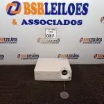 LOTE 037 - 01 PROJETOR MARCA SANYO. (NO ESTADO) ATENÇÃO! FAZER A VISITAÇÃO ANTES DE ARREMATAR, NÃO SABEMOS SE FUNCIONA. LEILÃO NÃO TEM GARANTIA E NEM DEVOLUÇÃO, SUJEITO A POSSÍVEIS AVARIAS VISÍVEIS/OCULTAS E/OU AUSÊNCIA DE COMPONENTES.