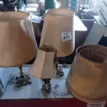 LOTE 477 - 03 ABAJURES COMPLETOS BASE EM METAL E 05 CÚPULAS AVULSAS. (NO ESTADO) ATENÇÃO! FAZER A VISITAÇÃO ANTES DE ARREMATAR, NÃO SABEMOS SE FUNCIONA. LEILÃO NÃO TEM GARANTIA E NEM DEVOLUÇÃO, SUJEITO A POSSÍVEIS AVARIAS VISÍVEIS/OCULTAS E/OU AUSÊNCIA DE COMPONENTES.