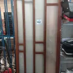 LOTE 254 - 02 PORTAS EM MADEIRA COM VIDRO.  (NO ESTADO) ATENÇÃO! FAZER A VISITAÇÃO ANTES DE ARREMATAR, NÃO SABEMOS SE FUNCIONA. LEILÃO NÃO TEM GARANTIA E NEM DEVOLUÇÃO, SUJEITO A POSSÍVEIS AVARIAS VISÍVEIS/OCULTAS E/OU AUSÊNCIA DE COMPONENTES.