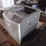 LOTE 302 - 01 IMPRESSORA LEXMARK T654DN.  (NO ESTADO) ATENÇÃO! FAZER A VISITAÇÃO ANTES DE ARREMATAR, NÃO SABEMOS SE FUNCIONA. LEILÃO NÃO TEM GARANTIA E NEM DEVOLUÇÃO, SUJEITO A POSSÍVEIS AVARIAS VISÍVEIS/OCULTAS E/OU AUSÊNCIA DE COMPONENTES.