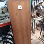 LOTE 428 - 01 MESA DE PAREDE EM MADEIRA PARA LANCHONETE. (NO ESTADO) ATENÇÃO! FAZER A VISITAÇÃO ANTES DE ARREMATAR, NÃO SABEMOS SE FUNCIONA. LEILÃO NÃO TEM GARANTIA E NEM DEVOLUÇÃO, SUJEITO A POSSÍVEIS AVARIAS VISÍVEIS/OCULTAS E/OU AUSÊNCIA DE COMPONENTES.
