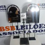 LOTE 297 - 02 ESPELHOS E 01 MOSTRUÁRIO. (NO ESTADO) ATENÇÃO! FAZER A VISITAÇÃO ANTES DE ARREMATAR, NÃO SABEMOS SE FUNCIONA. LEILÃO NÃO TEM GARANTIA E NEM DEVOLUÇÃO, SUJEITO A POSSÍVEIS AVARIAS VISÍVEIS/OCULTAS E/OU AUSÊNCIA DE COMPONENTES.