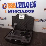 LOTE 035 - 01 MALETA COM BASE E MICROFONE SEM FIO MARCA SHURE. (NO ESTADO) ATENÇÃO! FAZER A VISITAÇÃO ANTES DE ARREMATAR, NÃO SABEMOS SE FUNCIONA. LEILÃO NÃO TEM GARANTIA E NEM DEVOLUÇÃO, SUJEITO A POSSÍVEIS AVARIAS VISÍVEIS/OCULTAS E/OU AUSÊNCIA DE COMPONENTES.