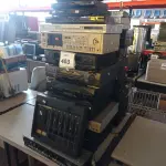 LOTE 403 - 01 LOTE C/DIVERSOS APARELHOS DE SOM, DVD´S, TOCA CD´S, VIDEOCASSETES E ELETRÔNICOS DIVERSOS. (NO ESTADO) ATENÇÃO! FAZER A VISITAÇÃO ANTES DE ARREMATAR, NÃO SABEMOS SE FUNCIONA. LEILÃO NÃO TEM GARANTIA E NEM DEVOLUÇÃO, SUJEITO A POSSÍVEIS AVARIAS VISÍVEIS/OCULTAS E/OU AUSÊNCIA DE COMPONENTES.
