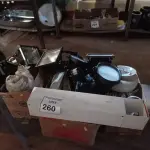 LOTE 260 - 01 LOTE COM LUMINÁRIAS DIVERSAS. (NO ESTADO) ATENÇÃO! FAZER A VISITAÇÃO ANTES DE ARREMATAR, NÃO SABEMOS SE FUNCIONA. LEILÃO NÃO TEM GARANTIA E NEM DEVOLUÇÃO, SUJEITO A POSSÍVEIS AVARIAS VISÍVEIS/OCULTAS E/OU AUSÊNCIA DE COMPONENTES.