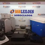 LOTE 418 - 01 TOCA FITAS PORTÁTIL MARCA SANYO E VÁRIAS CAIXAS DE SOM E ELETRÔNICOS MARCAS E MODELOS DIVERSOS. (NO ESTADO) ATENÇÃO! FAZER A VISITAÇÃO ANTES DE ARREMATAR, NÃO SABEMOS SE FUNCIONA. LEILÃO NÃO TEM GARANTIA E NEM DEVOLUÇÃO, SUJEITO A POSSÍVEIS AVARIAS VISÍVEIS/OCULTAS E/OU AUSÊNCIA DE COMPONENTES.