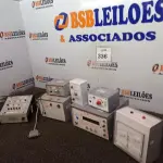 LOTE 336 - 01 LOTE COM VOLTÍMETROS, FONTE DE ALIMENTAÇÃO E CAIXA DE SKINNER. (NO ESTADO) ATENÇÃO! FAZER A VISITAÇÃO ANTES DE ARREMATAR, NÃO SABEMOS SE FUNCIONA. LEILÃO NÃO TEM GARANTIA E NEM DEVOLUÇÃO, SUJEITO A POSSÍVEIS AVARIAS VISÍVEIS/OCULTAS E/OU AUSÊNCIA DE COMPONENTES.