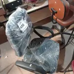 LOTE 430 -  01 CADEIRA GIRATÓRIA PARA ESCRITÓRIO. (NO ESTADO) ATENÇÃO! FAZER A VISITAÇÃO ANTES DE ARREMATAR, NÃO SABEMOS SE FUNCIONA. LEILÃO NÃO TEM GARANTIA E NEM DEVOLUÇÃO, SUJEITO A POSSÍVEIS AVARIAS VISÍVEIS/OCULTAS E/OU AUSÊNCIA DE COMPONENTES.