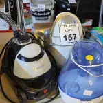 LOTE 157 - 01 LOTE COM RAQUETES PARA MOSQUITO, UMIDIFICADORES, SOPRADOR DE MÃOS. (NO ESTADO) ATENÇÃO! FAZER A VISITAÇÃO ANTES DE ARREMATAR, NÃO SABEMOS SE FUNCIONA. LEILÃO NÃO TEM GARANTIA E NEM DEVOLUÇÃO, SUJEITO A POSSÍVEIS AVARIAS VISÍVEIS/OCULTAS E/OU AUSÊNCIA DE COMPONENTES.