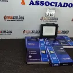 LOTE 210 - 05 REFLETORES DE LED 100W.(NOVO) (NO ESTADO) ATENÇÃO! FAZER A VISITAÇÃO ANTES DE ARREMATAR, NÃO SABEMOS SE FUNCIONA. LEILÃO NÃO TEM GARANTIA E NEM DEVOLUÇÃO, SUJEITO A POSSÍVEIS AVARIAS VISÍVEIS/OCULTAS E/OU AUSÊNCIA DE COMPONENTES.