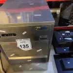 LOTE 135 - 01 MÁQUINA DE GELO PRO SUPER 50KG /24HRS. (NO ESTADO) ATENÇÃO! FAZER A VISITAÇÃO ANTES DE ARREMATAR, NÃO SABEMOS SE FUNCIONA. LEILÃO NÃO TEM GARANTIA E NEM DEVOLUÇÃO, SUJEITO A POSSÍVEIS AVARIAS VISÍVEIS/OCULTAS E/OU AUSÊNCIA DE COMPONENTES.