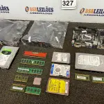 LOTE 327 - 03 PLACAS MÃES, HDS DIVERSOS E MEMORIAS DIVERSAS. (NO ESTADO) ATENÇÃO! FAZER A VISITAÇÃO ANTES DE ARREMATAR, NÃO SABEMOS SE FUNCIONA. LEILÃO NÃO TEM GARANTIA E NEM DEVOLUÇÃO, SUJEITO A POSSÍVEIS AVARIAS VISÍVEIS/OCULTAS E/OU AUSÊNCIA DE COMPONENTES.