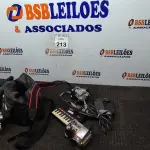 LOTE 213 - 03 CÂMERAS DIGITAIS SONY E 01 FILMADORA JVC. (NO ESTADO) ATENÇÃO! FAZER A VISITAÇÃO ANTES DE ARREMATAR, NÃO SABEMOS SE FUNCIONA. LEILÃO NÃO TEM GARANTIA E NEM DEVOLUÇÃO, SUJEITO A POSSÍVEIS AVARIAS VISÍVEIS/OCULTAS E/OU AUSÊNCIA DE COMPONENTES.