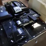 LOTE 263 - 09 MONITORES DIVERSOS. (NO ESTADO) ATENÇÃO! FAZER A VISITAÇÃO ANTES DE ARREMATAR, NÃO SABEMOS SE FUNCIONA. LEILÃO NÃO TEM GARANTIA E NEM DEVOLUÇÃO, SUJEITO A POSSÍVEIS AVARIAS VISÍVEIS/OCULTAS E/OU AUSÊNCIA DE COMPONENTES.