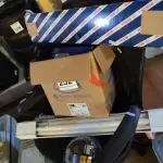 LOTE 252 - 01 LOTE COM MATERIAIS DIVERSOS E 01 CADEIRA PARA ESCRITÓRIO. (NO ESTADO) ATENÇÃO! FAZER A VISITAÇÃO ANTES DE ARREMATAR, NÃO SABEMOS SE FUNCIONA. LEILÃO NÃO TEM GARANTIA E NEM DEVOLUÇÃO, SUJEITO A POSSÍVEIS AVARIAS VISÍVEIS/OCULTAS E/OU AUSÊNCIA DE COMPONENTES.