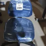 LOTE 229 - 01 CADEIRA PARA ESCRITÓRIO. (NO ESTADO) ATENÇÃO! FAZER A VISITAÇÃO ANTES DE ARREMATAR, NÃO SABEMOS SE FUNCIONA. LEILÃO NÃO TEM GARANTIA E NEM DEVOLUÇÃO, SUJEITO A POSSÍVEIS AVARIAS VISÍVEIS/OCULTAS E/OU AUSÊNCIA DE COMPONENTES.