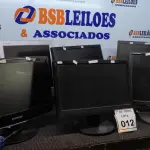 LOTE 012 - 06 MONITORES MARCAS E MODELOS DIVERSOS. (NO ESTADO) ATENÇÃO! FAZER A VISITAÇÃO ANTES DE ARREMATAR, NÃO SABEMOS SE FUNCIONA. LEILÃO NÃO TEM GARANTIA E NEM DEVOLUÇÃO, SUJEITO A POSSÍVEIS AVARIAS VISÍVEIS/OCULTAS E/OU AUSÊNCIA DE COMPONENTES.