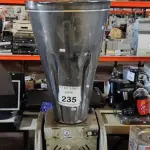 LOTE 235 - 01 LIQUIDIFICADOR INDUSTRIAL. (NO ESTADO) ATENÇÃO! FAZER A VISITAÇÃO ANTES DE ARREMATAR, NÃO SABEMOS SE FUNCIONA. LEILÃO NÃO TEM GARANTIA E NEM DEVOLUÇÃO, SUJEITO A POSSÍVEIS AVARIAS VISÍVEIS/OCULTAS E/OU AUSÊNCIA DE COMPONENTES.