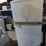 LOTE 226 - 01 GELADEIRA BRASTEMP FROST FREE 220VOLTS.  (NO ESTADO) ATENÇÃO! FAZER A VISITAÇÃO ANTES DE ARREMATAR, NÃO SABEMOS SE FUNCIONA. LEILÃO NÃO TEM GARANTIA E NEM DEVOLUÇÃO, SUJEITO A POSSÍVEIS AVARIAS VISÍVEIS/OCULTAS E/OU AUSÊNCIA DE COMPONENTES.
